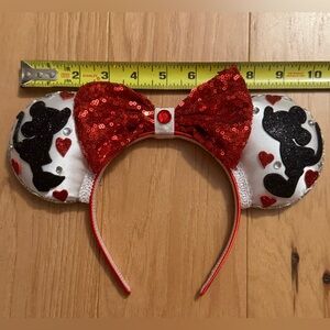NEW! Mickey & Minnie Ears, Valentine's Day kissing silhouette